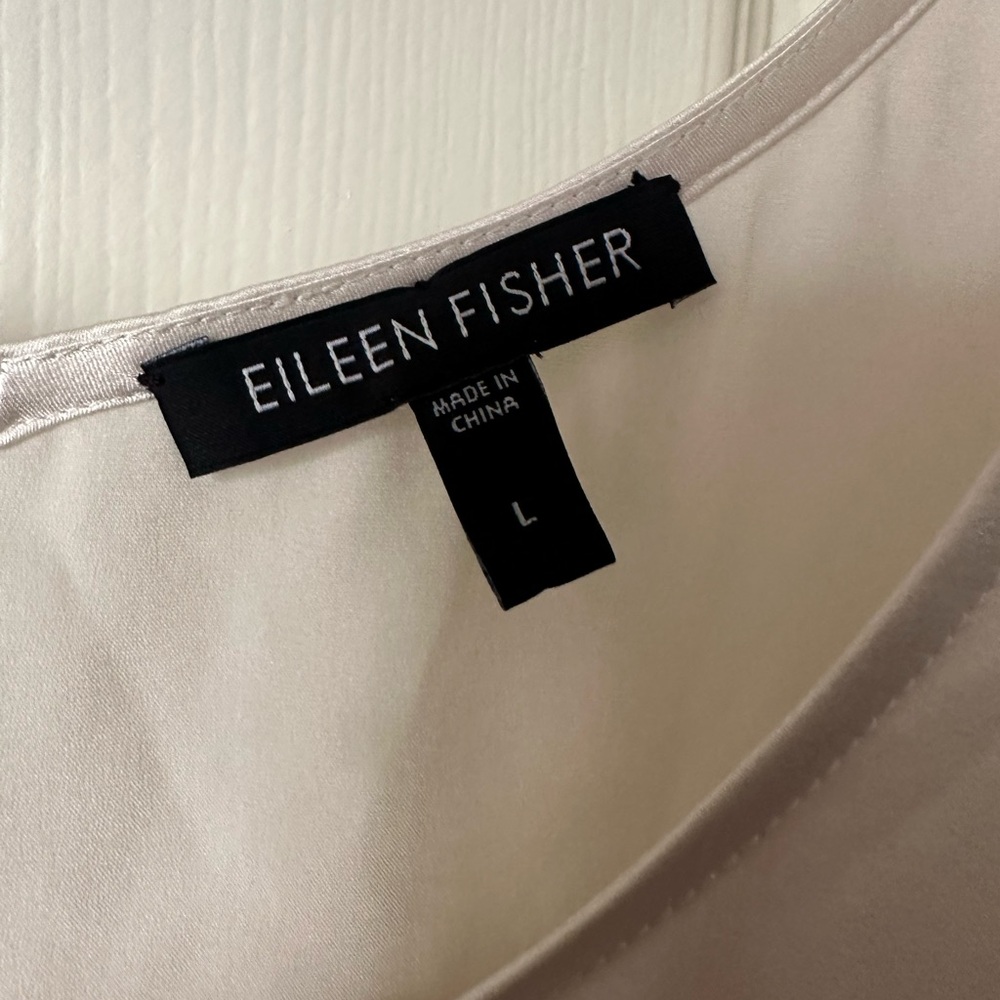 EILEEN FISHER Silk Cream Blouse. - Picture 3 of 8